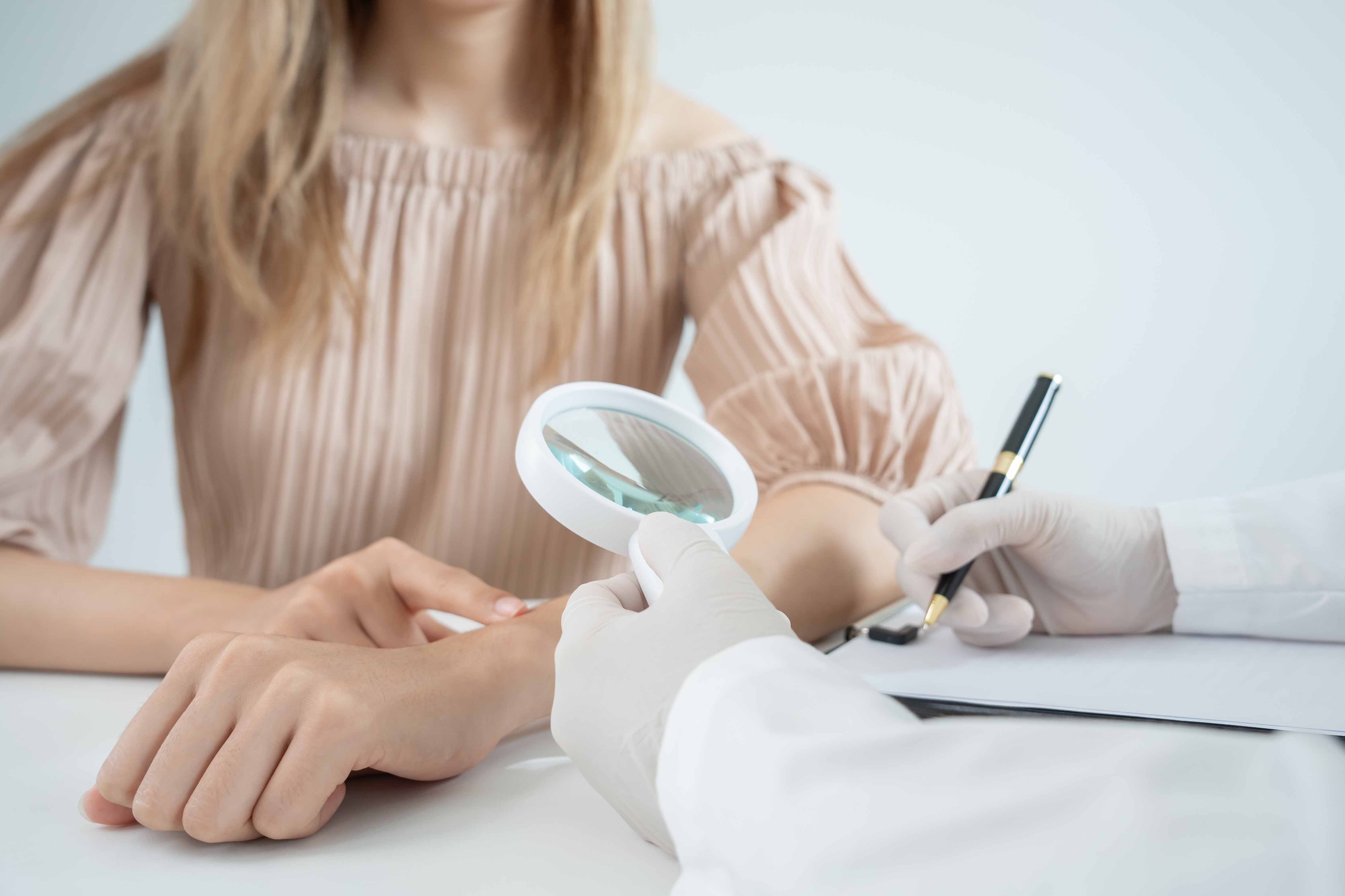 Dermatolog Nedir? Neye Bakar?